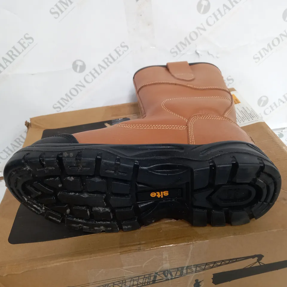 BOXED PAIR OF SITE SIZE 7 SAFETY BOOTS