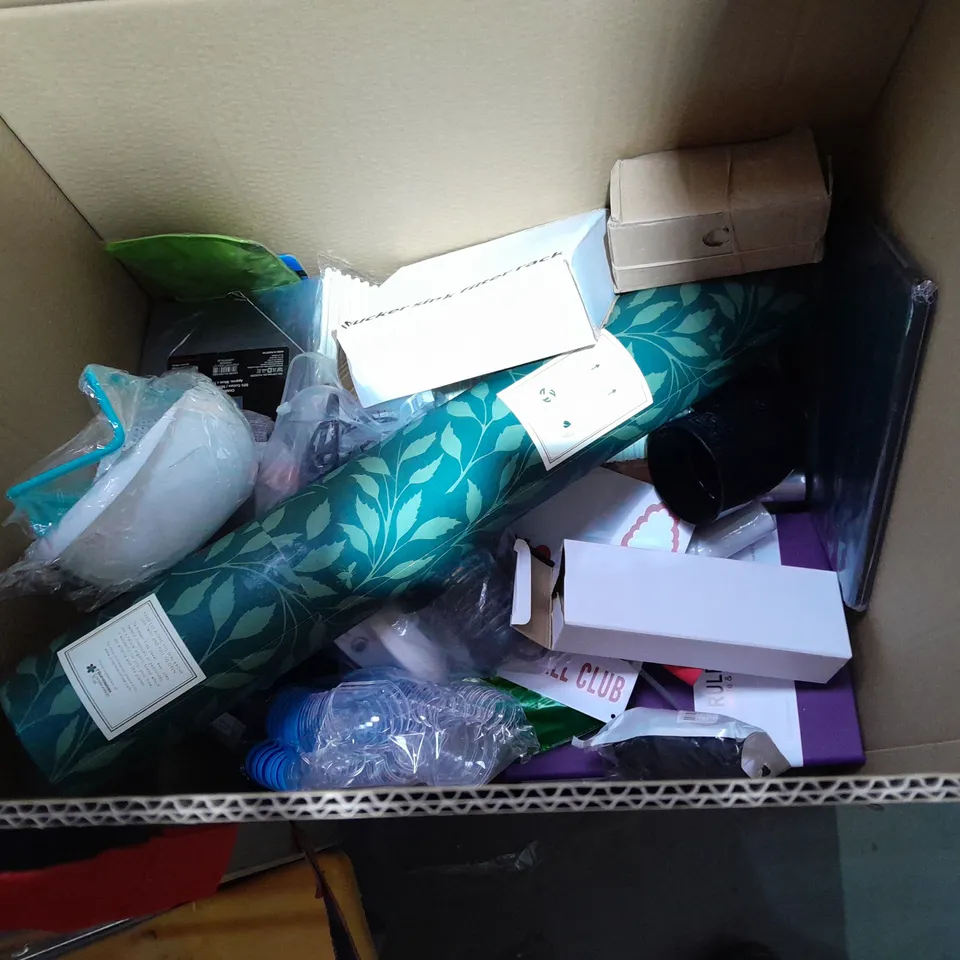 LARGE QUANTITY OF ASSORTED HOUSEHOLD ITEMS TO INCLUDE TONER CARTRIDGES, DIBOR GOBLET AND GOLD BAUBLES