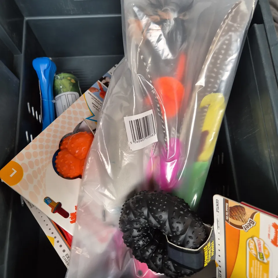 APPROXIMATELY 10 ASSORTED HOUSEHOLD ITEMS TO INCLUDE DESK FAN, PET TOYS, LINT ROLLERS ETC 