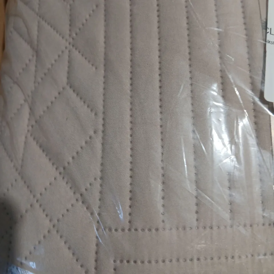 CATHERINE LANSFIELD TIMELESS GEO DUVET COVER KING SIZE