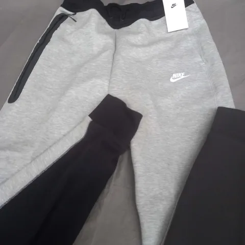 NIKE SLIM FIT TAPER LEG TRACKSUIT - M