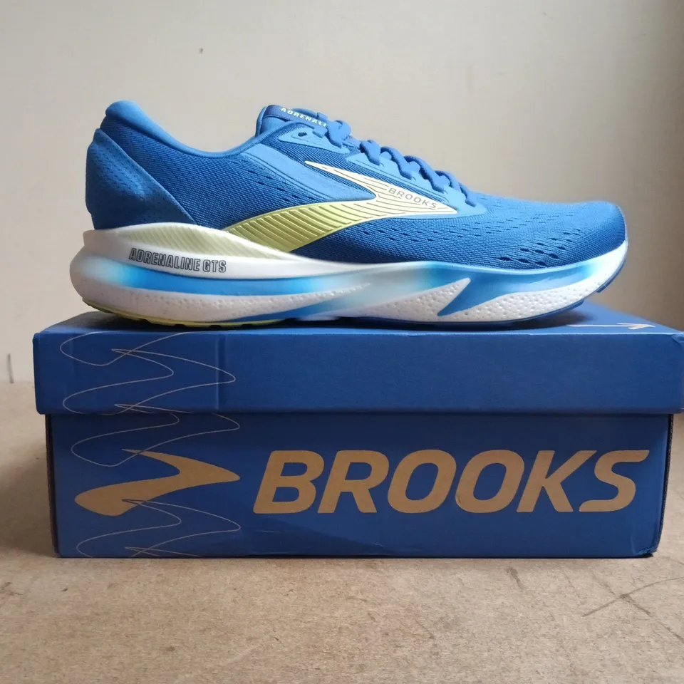 BOXED PAIR OF BROOKS ADRENALINE GTS 24 TRAINERS IN COBALT/NEON YELLOW SIZE UK 9.5