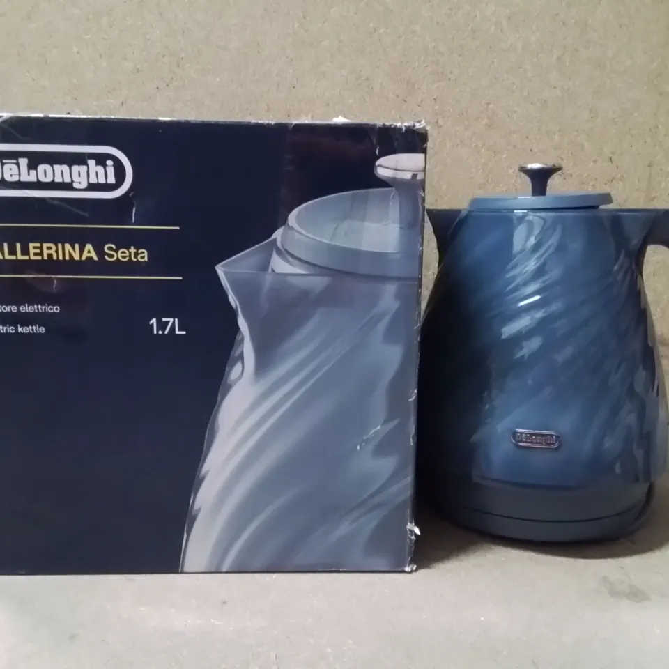 BOXED DELONGHI 1.7L KETTLE 