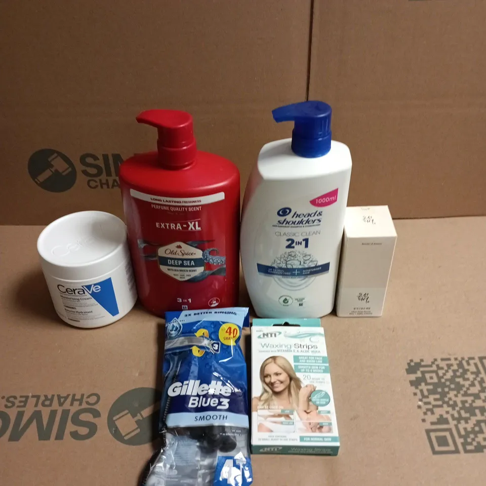 APPROXIMATEY 20 ASSORTED HEALTH AND BEAUTY PRODUCTS TO INCLUDE - HEADS & SHOULDERS 2-IN-1 SHAMPOO - GILLETTE BLUE 3 RAZORS AND CERAVE MOISTURISING CREAM