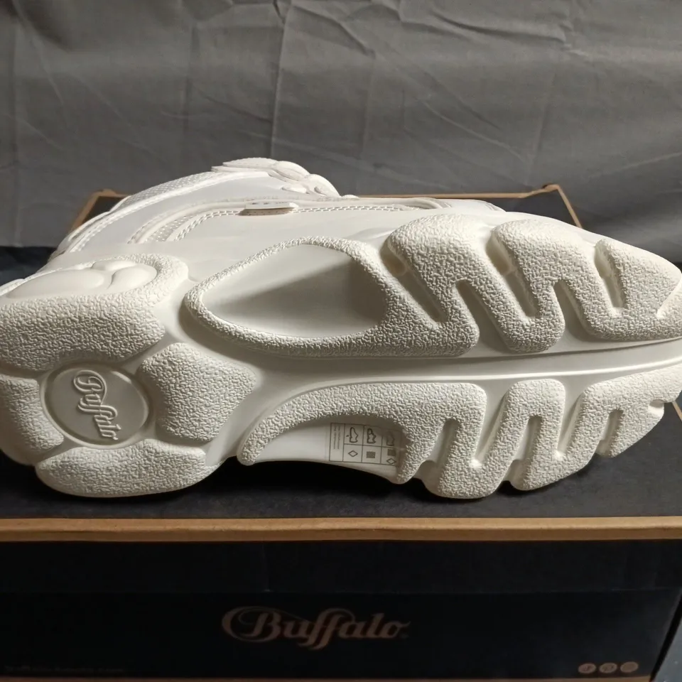 BOXED PAIR OF BUFFALO LONDON WHITE PLATFORM SNEAKERS – UK SIZE 4