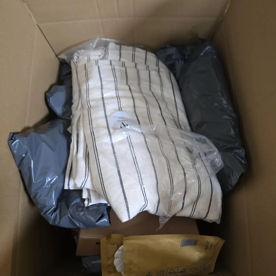 LARGE BOX OF APPROXIMATELY 10 ASSORTED ITEMS 