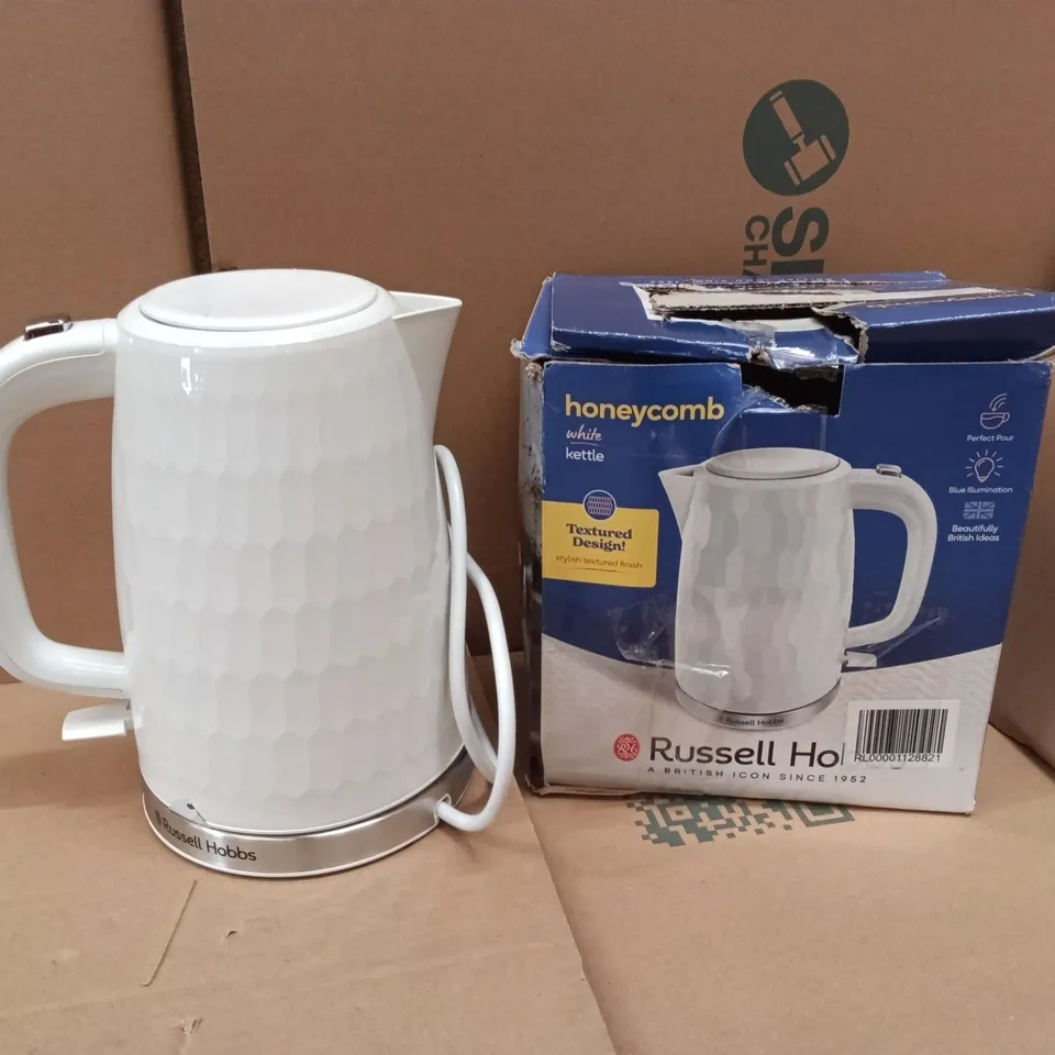 BOXED RUSSELL HOBBS 26050 PLASTIC KETTLE - HONEYCOMB WHITE