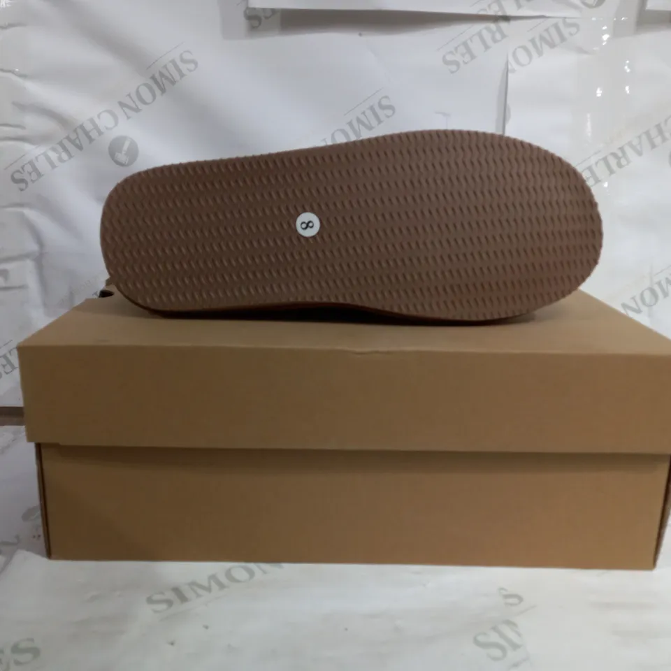 PAIR THE HOUSE OF BRUAR LADIES SHEEPSKIN BOOTIE - SIZE 8