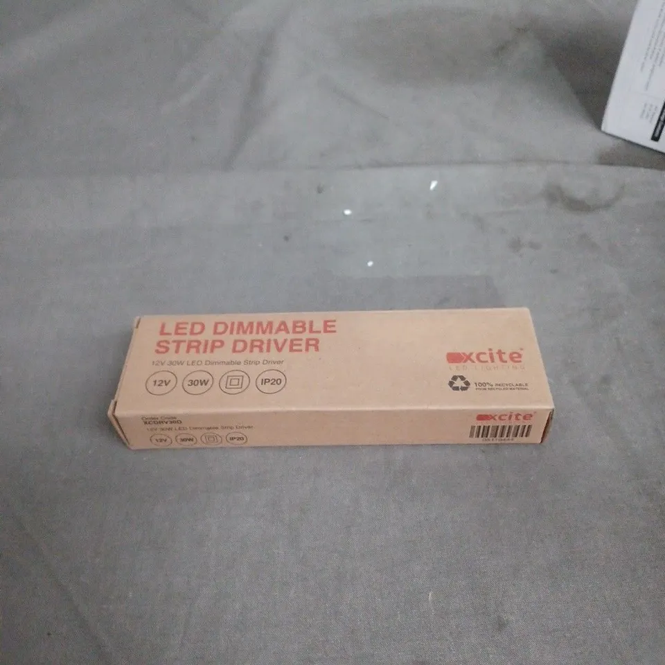 APPROXIMATELY 12 ASSORTED HOUSEHOLD ITEMS INCLUDING DYLON FABRIC DYE , WI FI BOOSTER AND LED DIMMABLE STRIP DRIVER 