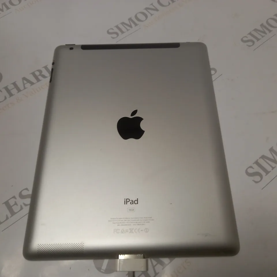 UNBOXED APPLE IPAD 16GB IN SILVER - A1396