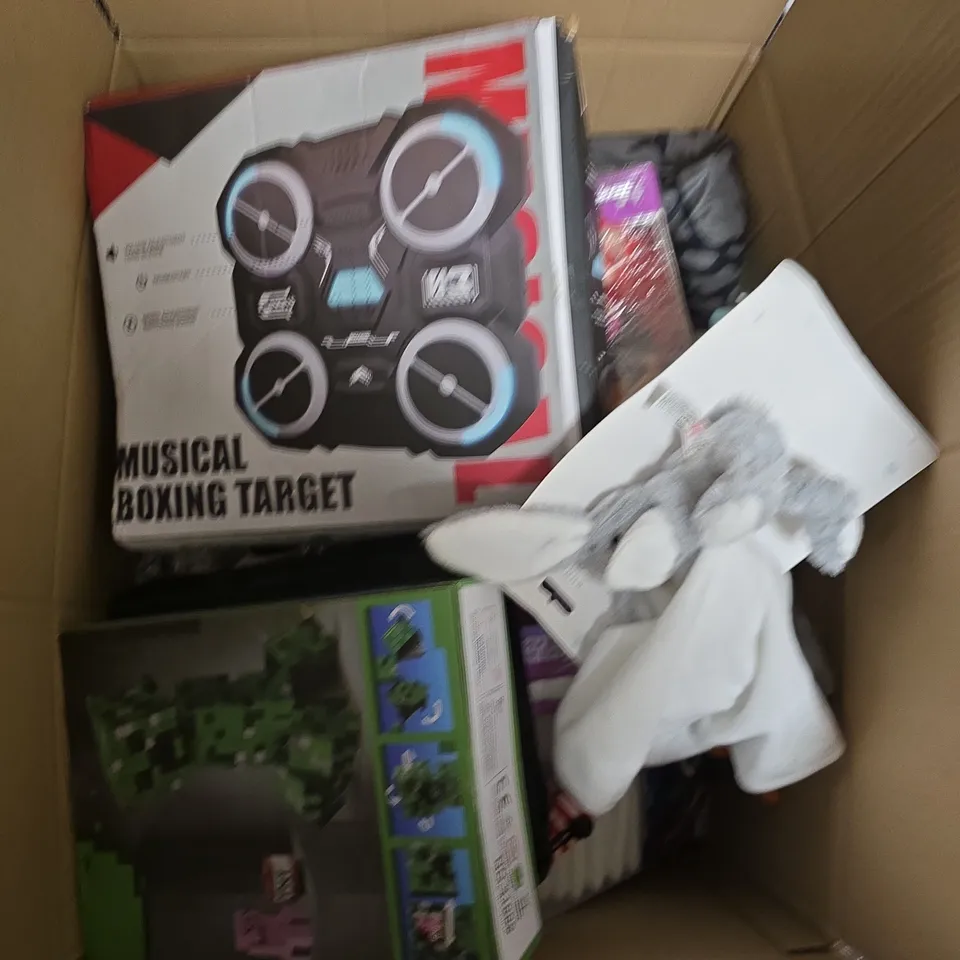 LARGE QUANTITY OF ASSORTED TOYS AND GAMES TO INCLUDE - COMFORT BLANKET, BOXING TARGET AND HUNTRIX GIRLS 