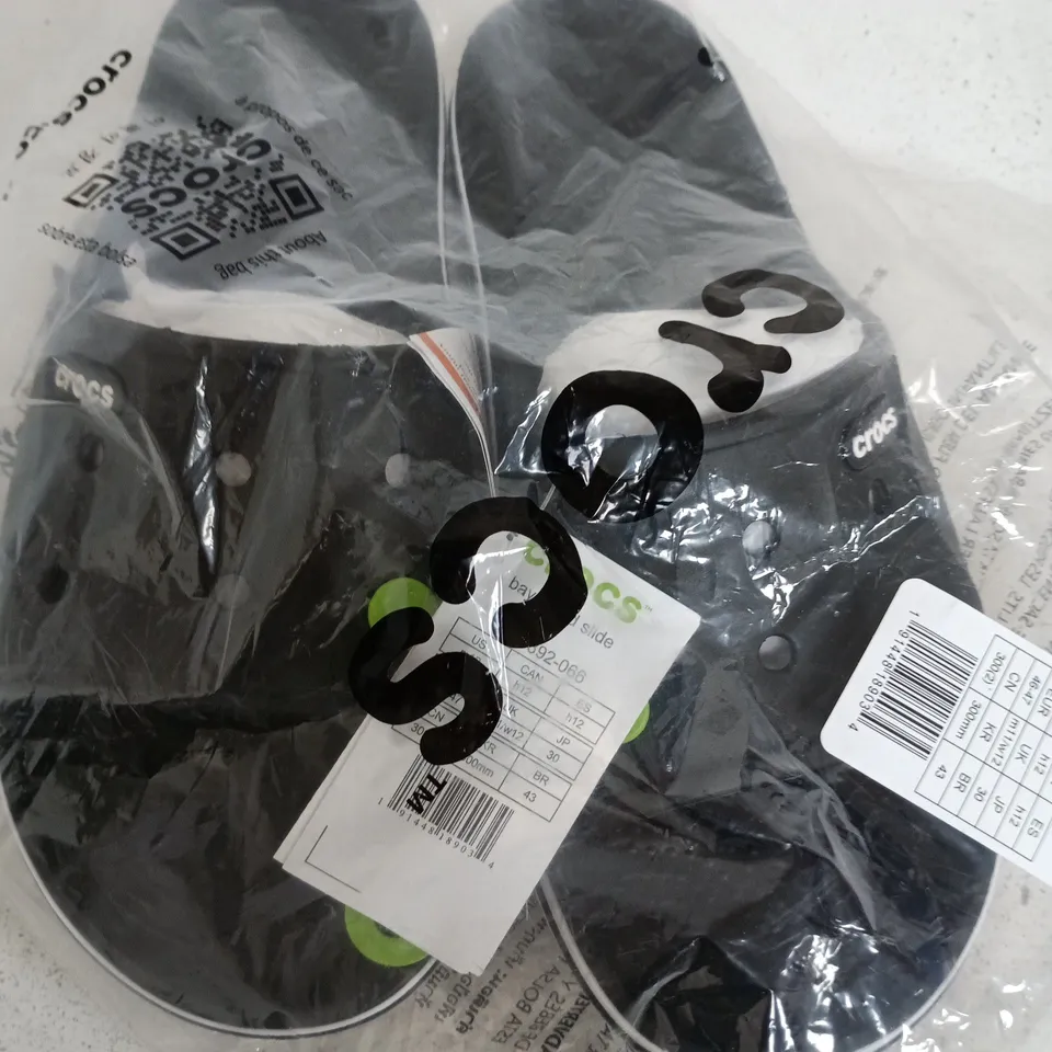 CROCS BAYABAND SLIDERS SIZE 11