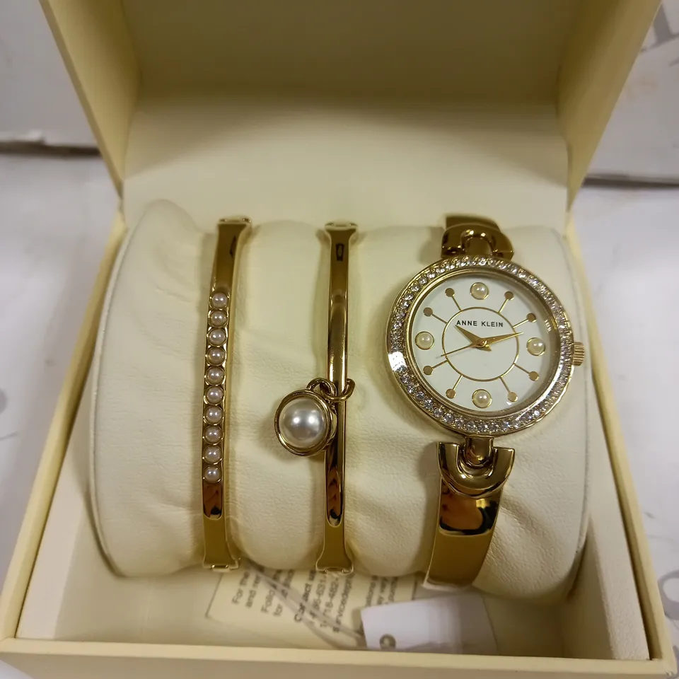 ANNE KLEIN PEARL DETAIL WRISTWATCH & BRACELET SET 