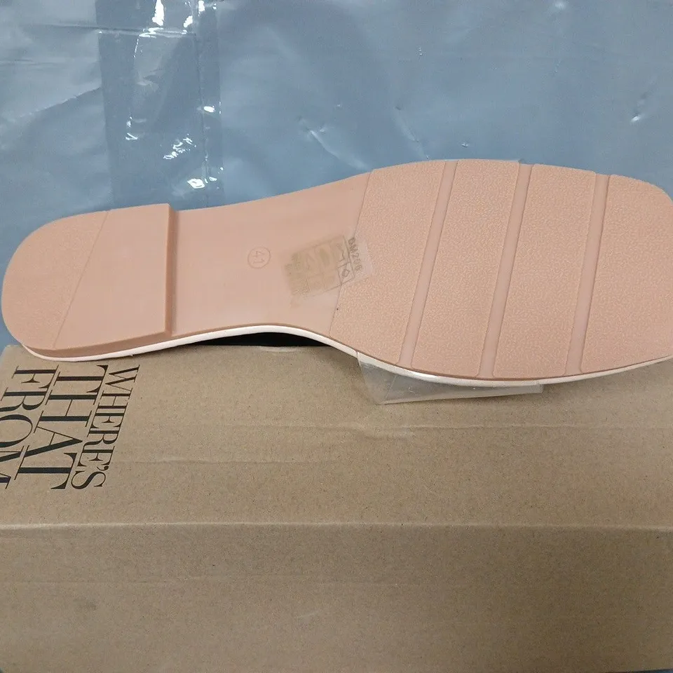 BOXED PAIR OF WHERES THAT FROM OPEN TOE FLIP FLOPS - UK 8 