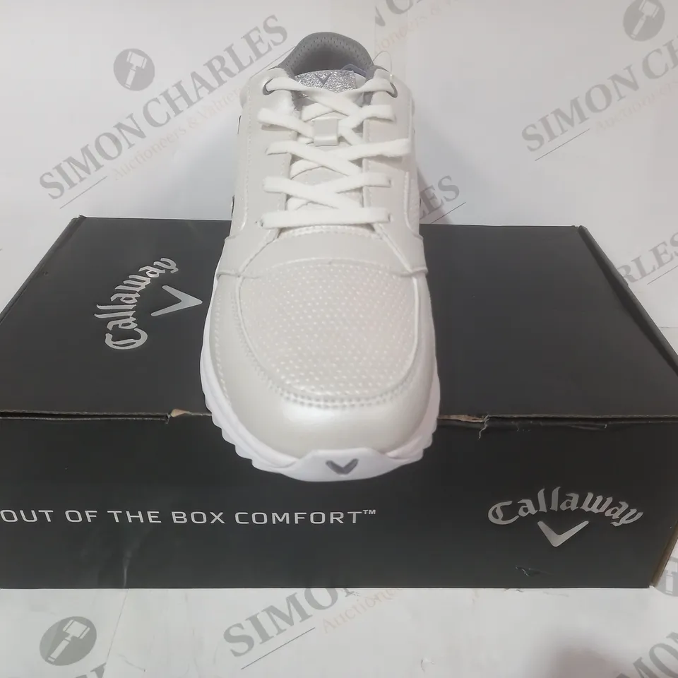 BOXED PAIR OF CALLAWAY AURORA SHOES IN WHITE/GREY UK SIZE 6.5