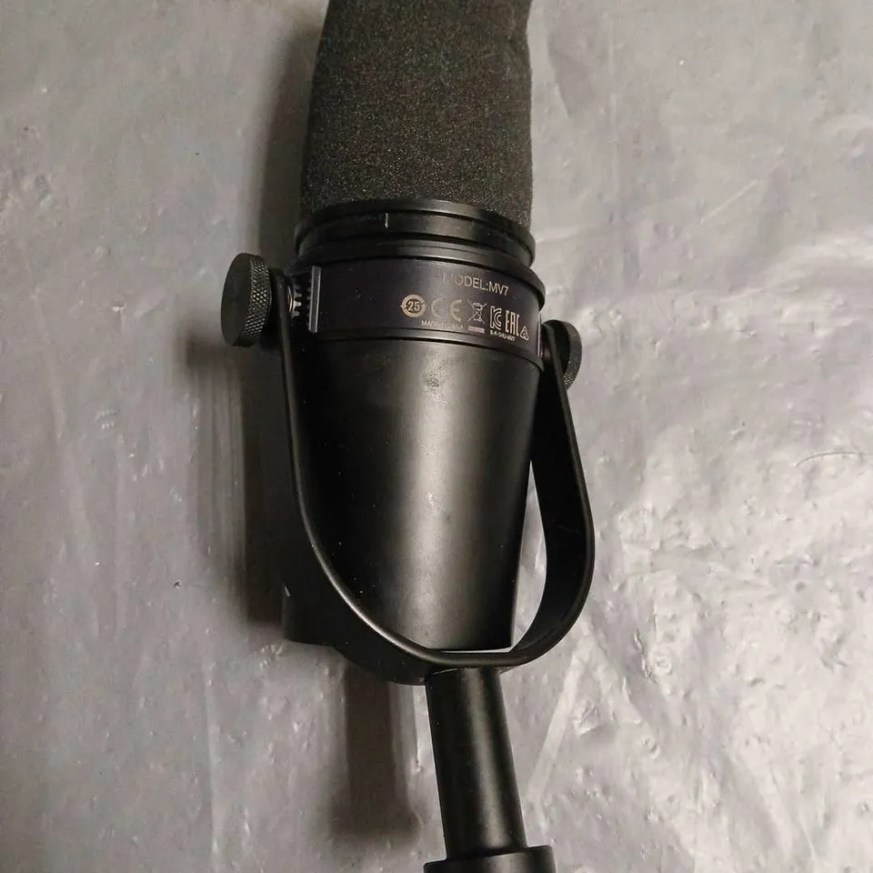 UNBOXED SHURE MV7 MICROPHONE