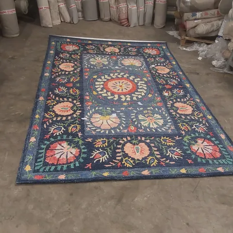 QUALITY DESIGNER PATTERNED RUG - APPROXIMATELY 290 x 198cm