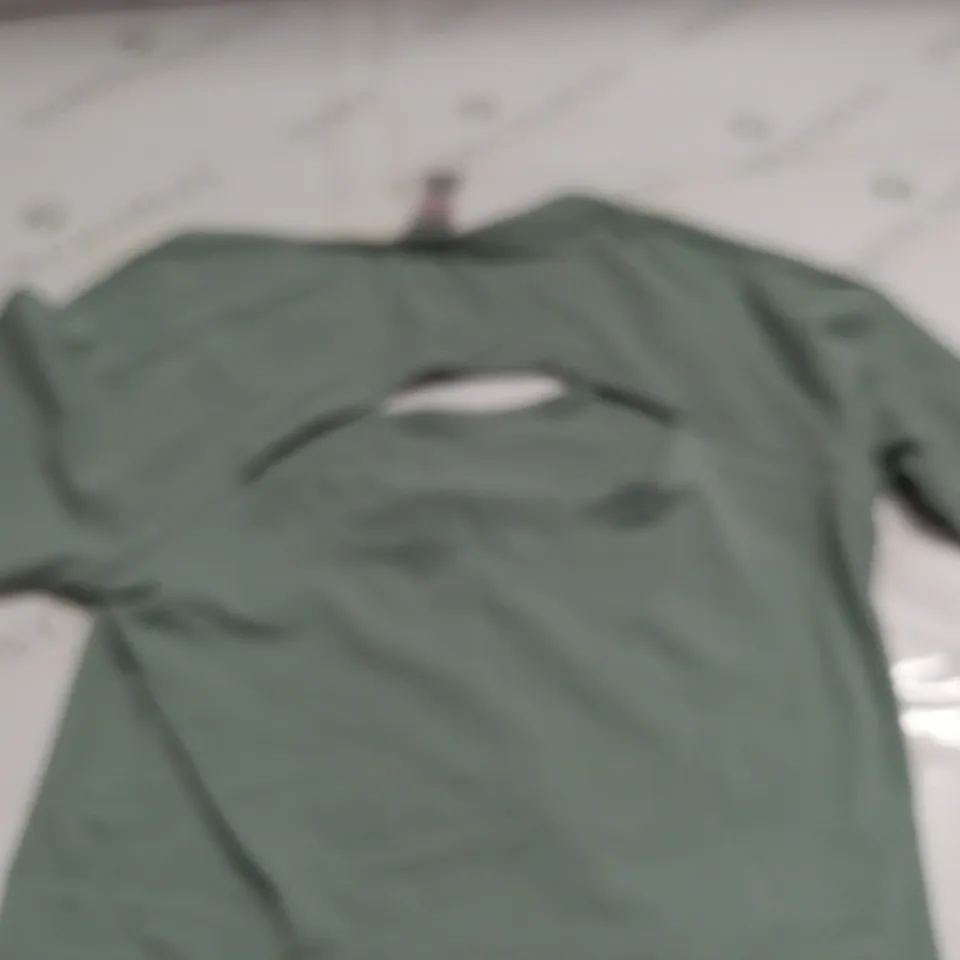 GYMSHARK GREEN TRAINING TOP - M