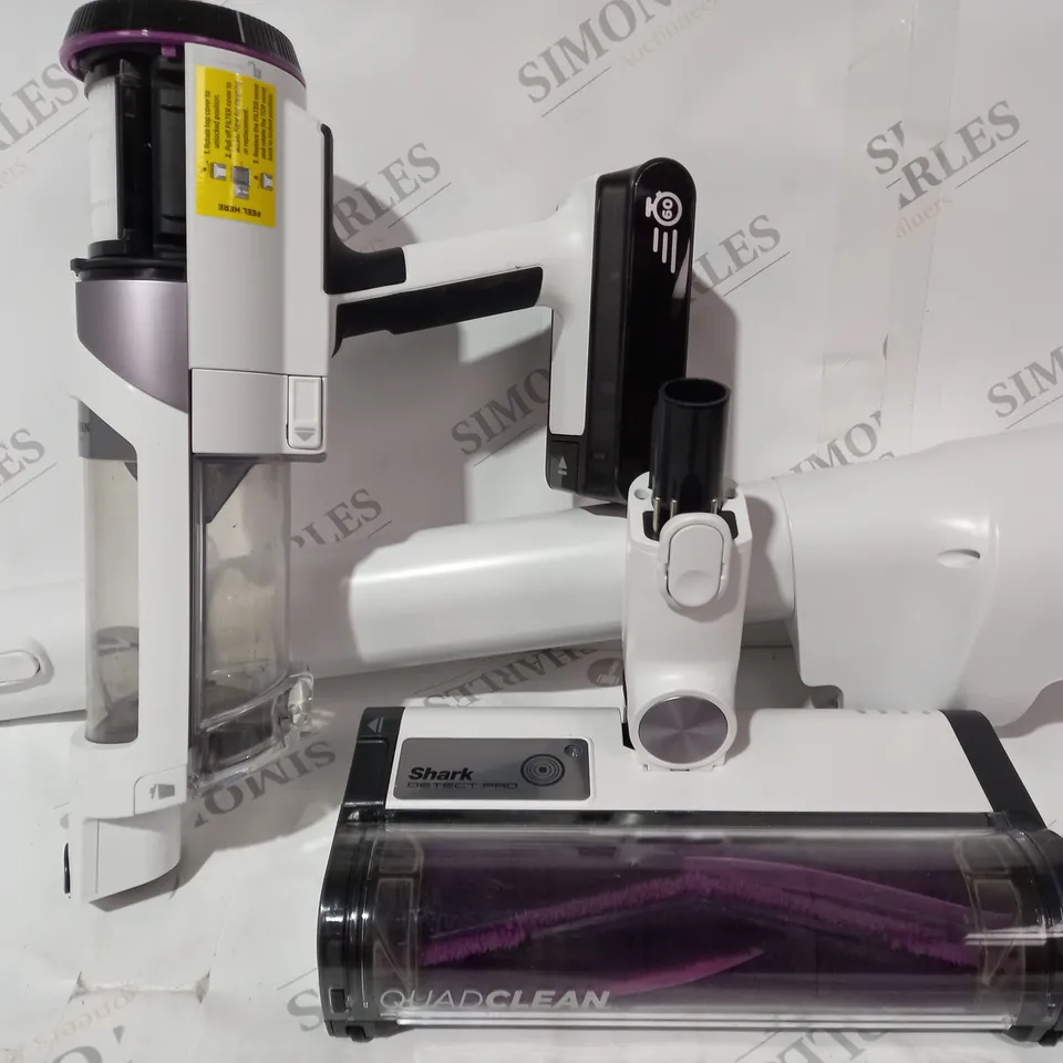 BOXED SHARK CORDLESS DETECT PRO VACUUM CLEANER