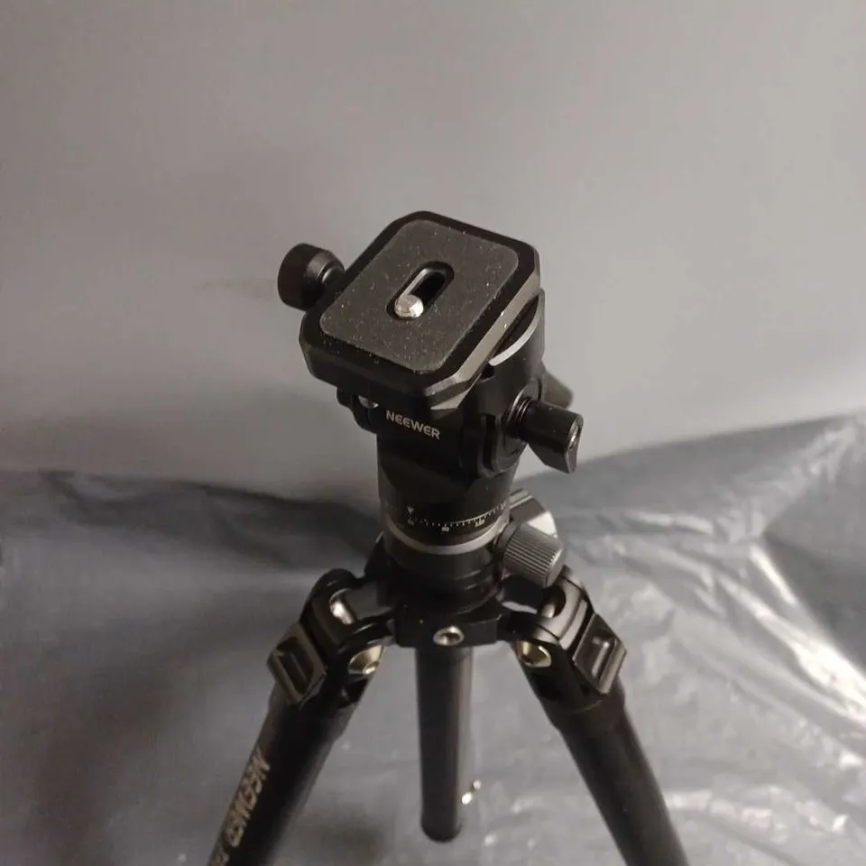 NEEWER TRIPOD TP61 IN BLACK