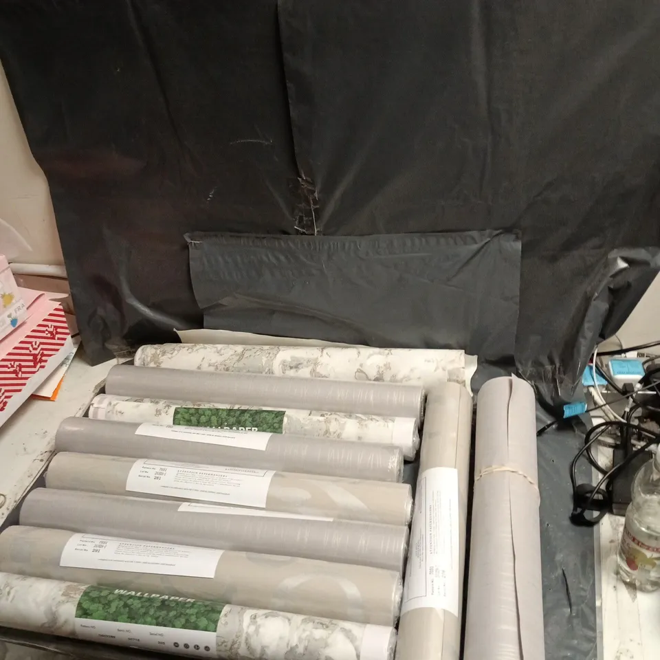 10X ROLLS OF ASSORTED WALLPAPER