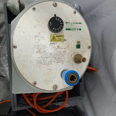 MAGMA HEATED WATER VACUUM CLEANER INDUSTRIAL ONLY ONE UNIT WITH NO ACCESSORIES 