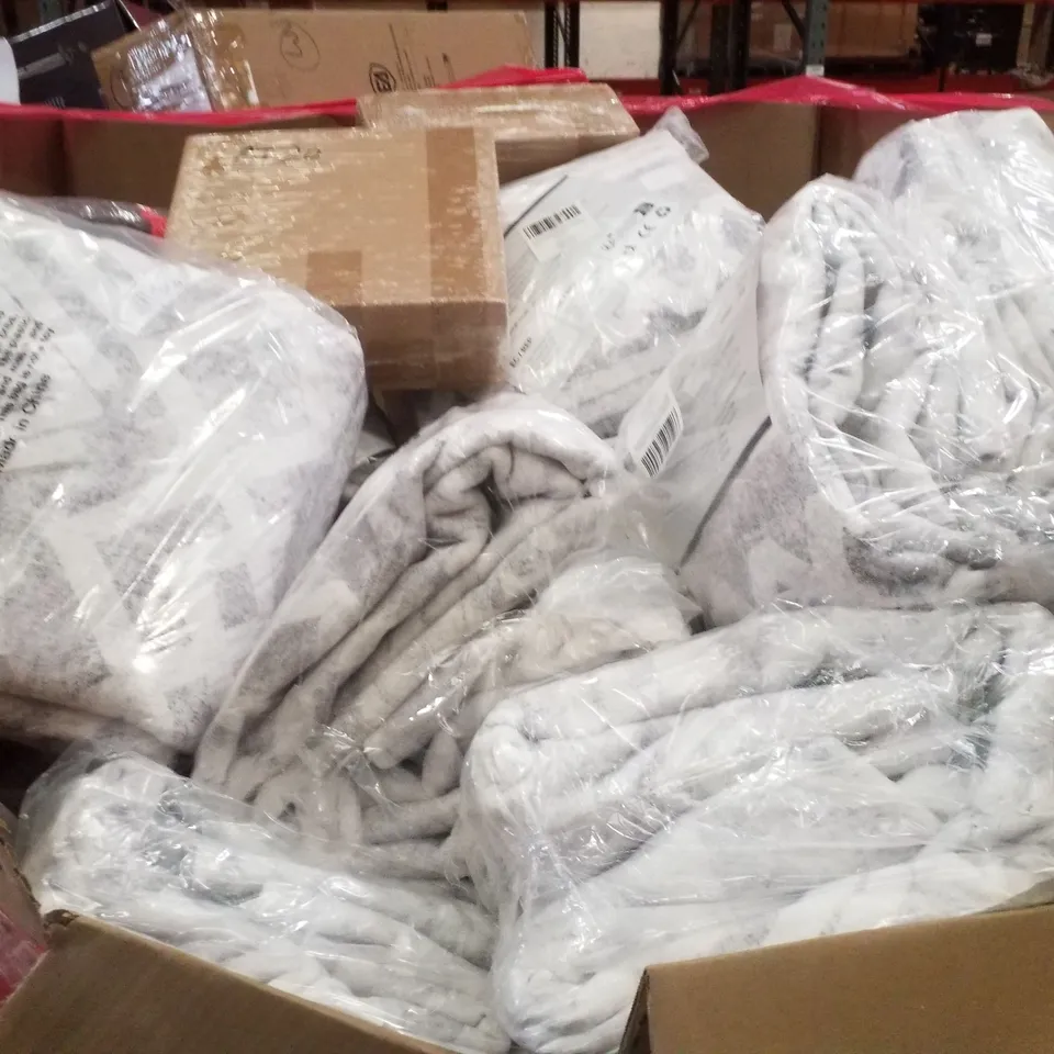 PALLET CONTAINING ASSORTED PRODUCTS INCLUDING RAISED GARDEN BED, AREA RUGS, LED LIGHT BAR, SOCCER GOAL FOR KIDS & GIFT BOXES
