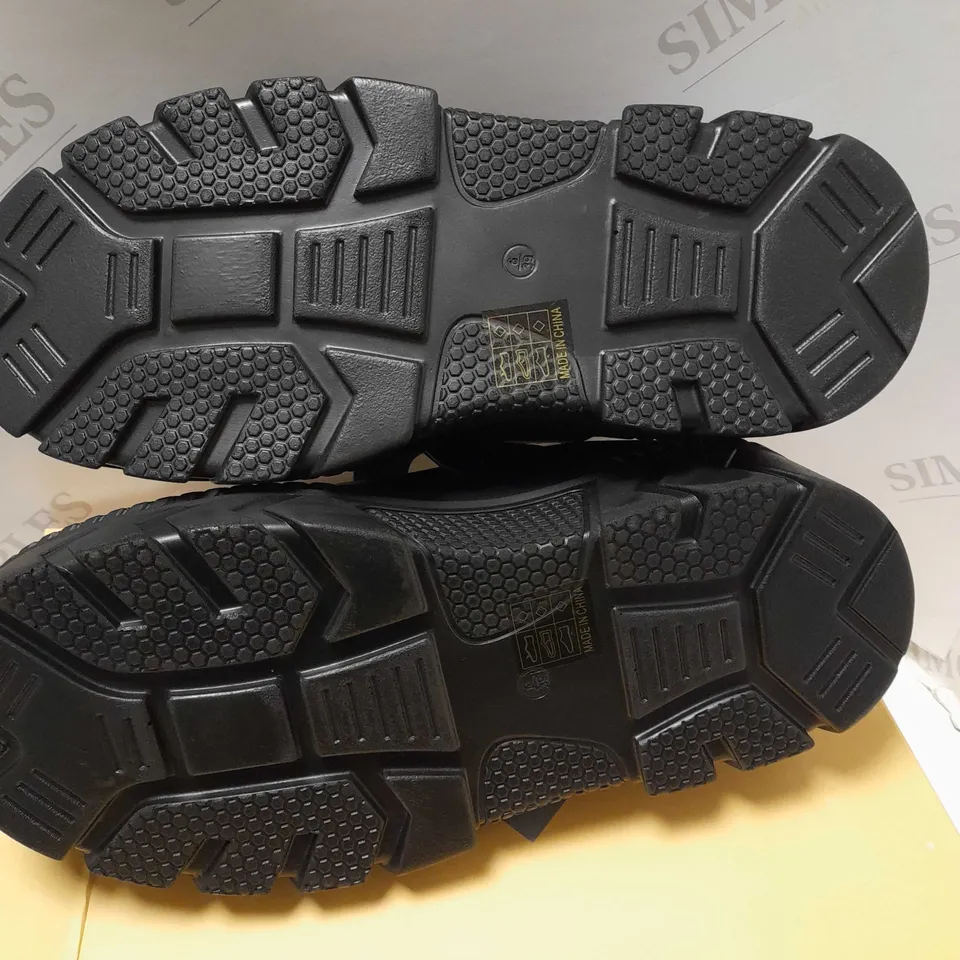 KOI VERITAS BLACK PU STOMPER BUCKLE SHOES - SIZE 6