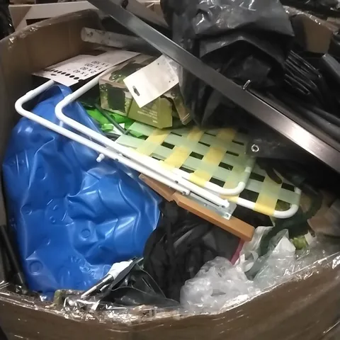 PALLET TO CONTAIN PALLET OF ASSORTED GOODS WHICH INCLUDE; GARDEN SUPPLIES, HOSE PIPES, DECKCHAIR ETC