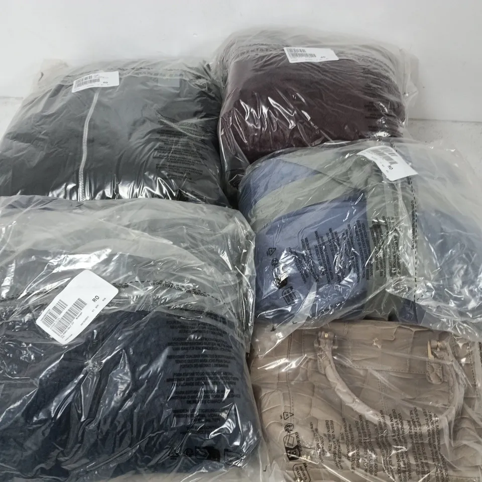 APPROXIMATELY 14 ASSORTED CLOTHING ITEMS IN VARIOUS SIZES, COLOURS & STYLES TO INCLUDE BRANDS SUCH AS COZEE HOME, ASHWOOD LEATHER, RUTH LANGSFORD, ETC - COLLECTION ONLY