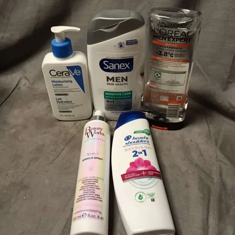 APPROXIMATELY 20 ASSORTED COSMETIC ITEMS TO INCLUDE CERA VE, SANEX MEN, LO'REAL MEN EXPERT, BEAUTY WORKS, HEAD AND SHOULDERS ETC