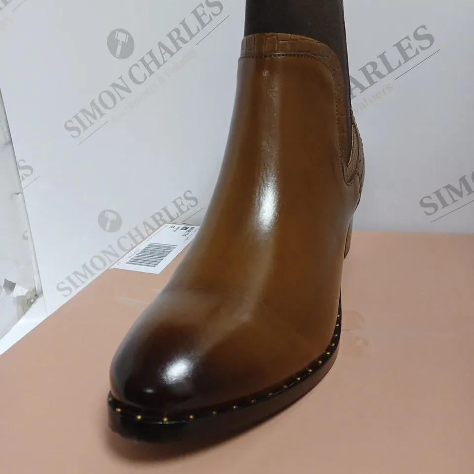 BOXED MODA IN PELLE WINETTE LEATHER BLOCK HEEL CHELSEA BOOTS, TAN - SIZE 9