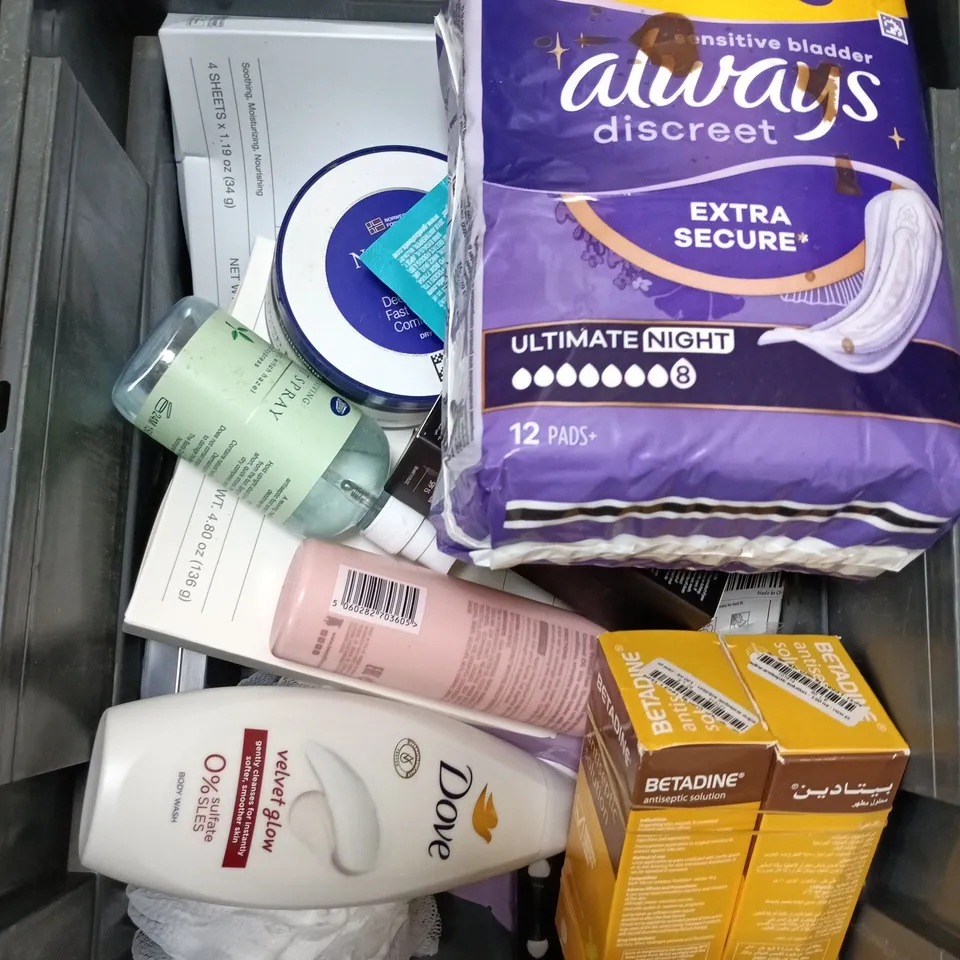 APPROXIMATEY 20 ASSORTED HEALTH AND BEAUTY PRODUCTS TO INCLUDE - ALWAYS DISCREET PADS - CETRABEN PRO BODY CREAM AND DOVE BODY WASH