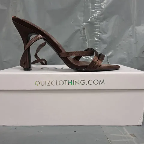 BOXED PAIR OF QUIZ OPEN TOE HEELED STRAPPY SANDALS IN CHOCOLATE SIZE 3