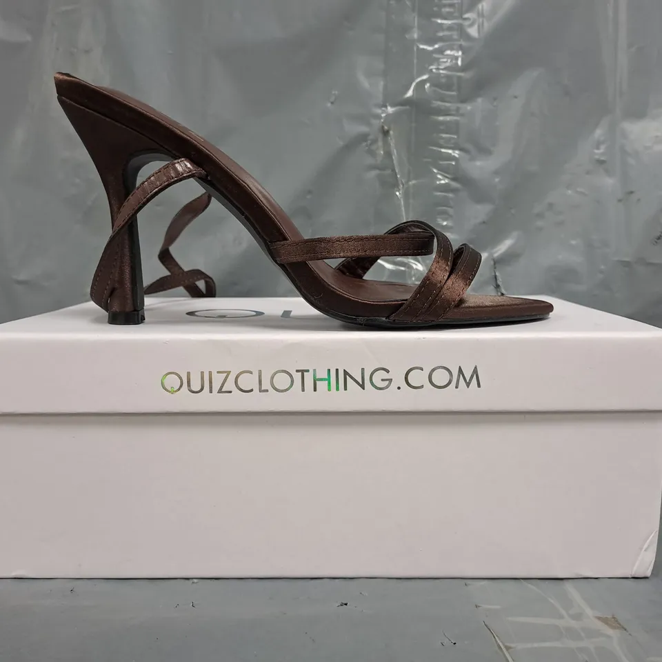 BOXED PAIR OF QUIZ OPEN TOE HEELED STRAPPY SANDALS IN CHOCOLATE SIZE 3