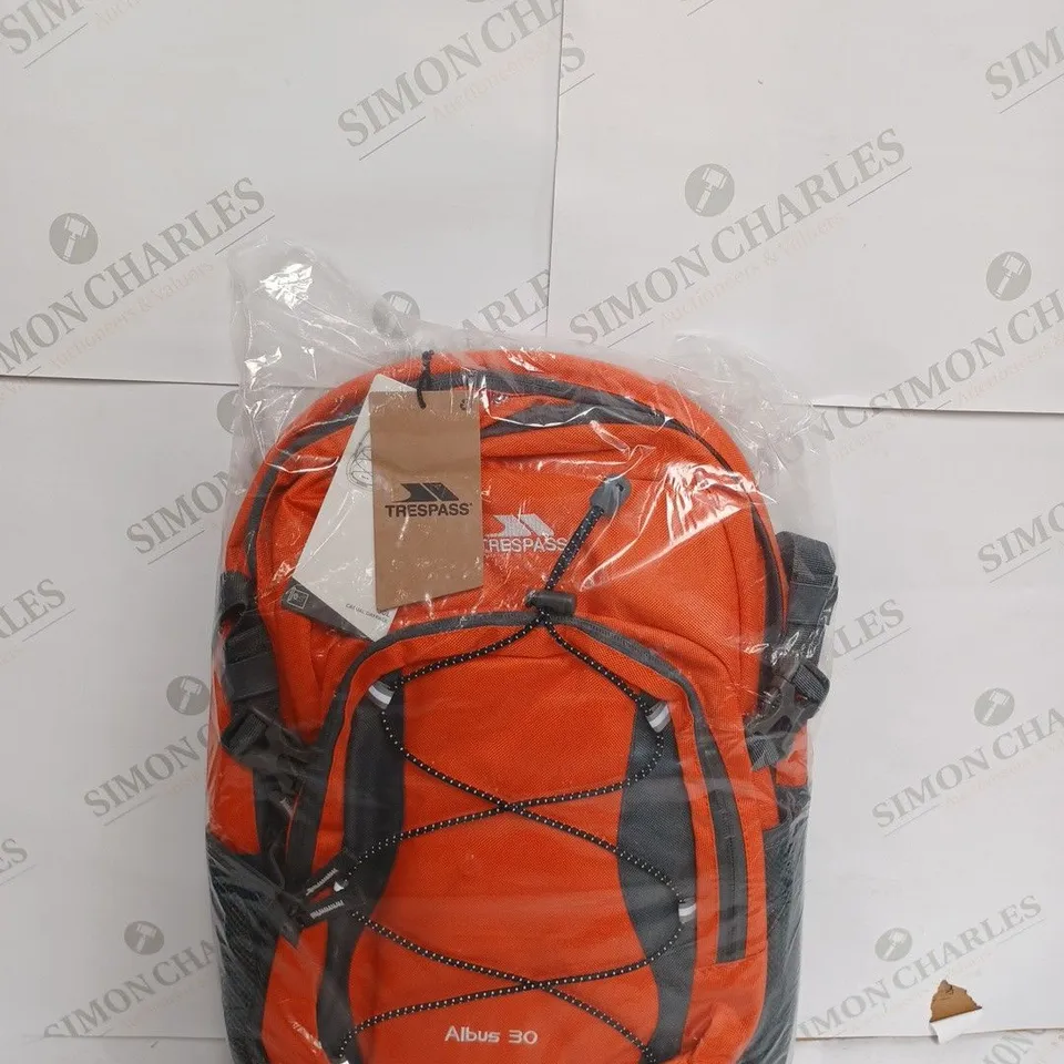 TRESPASS ALBUS 30 BACKPACK IN ORANGE