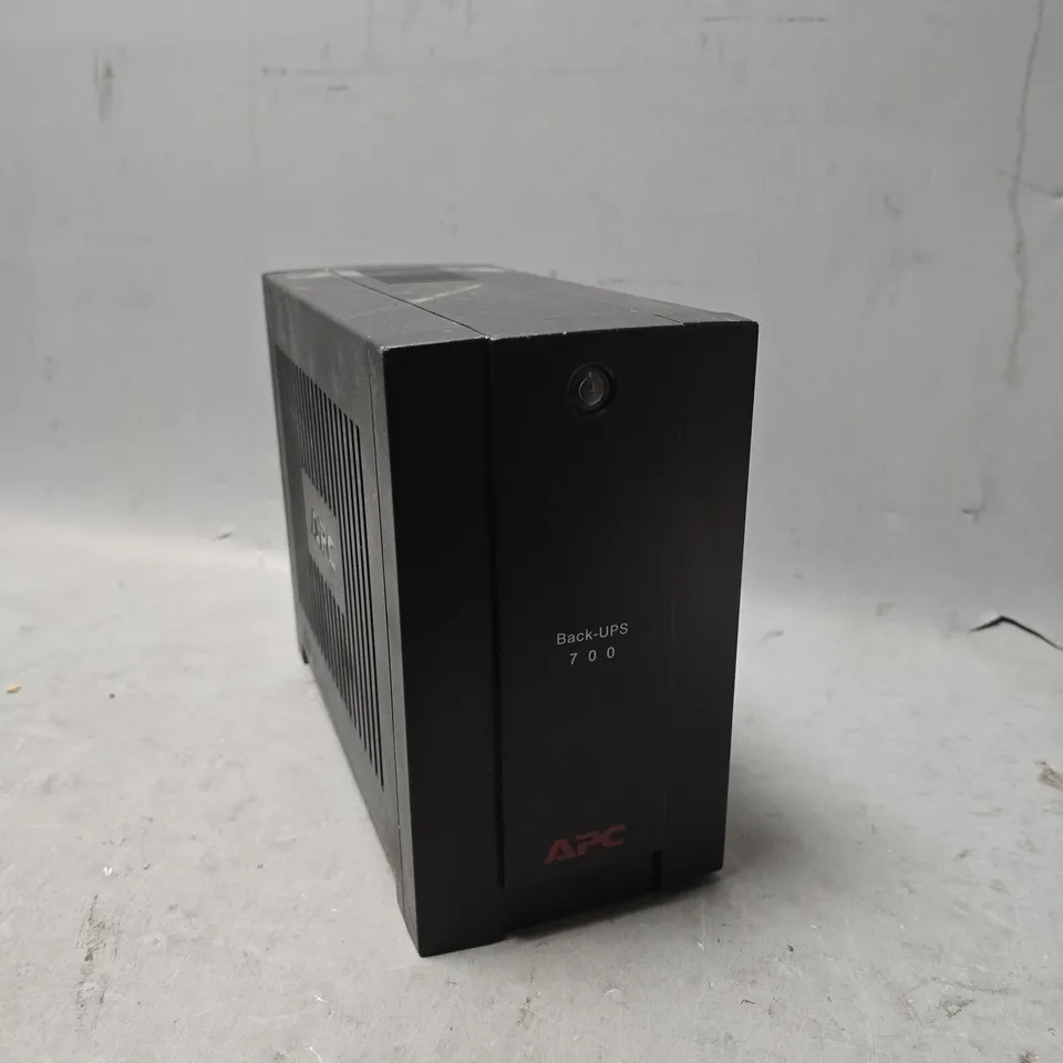 APC BACK-UPS 700