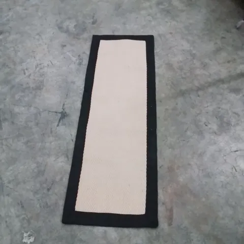 QUALITY DESIGNER AREA RUG - APPROXIMATELY 120X40CM