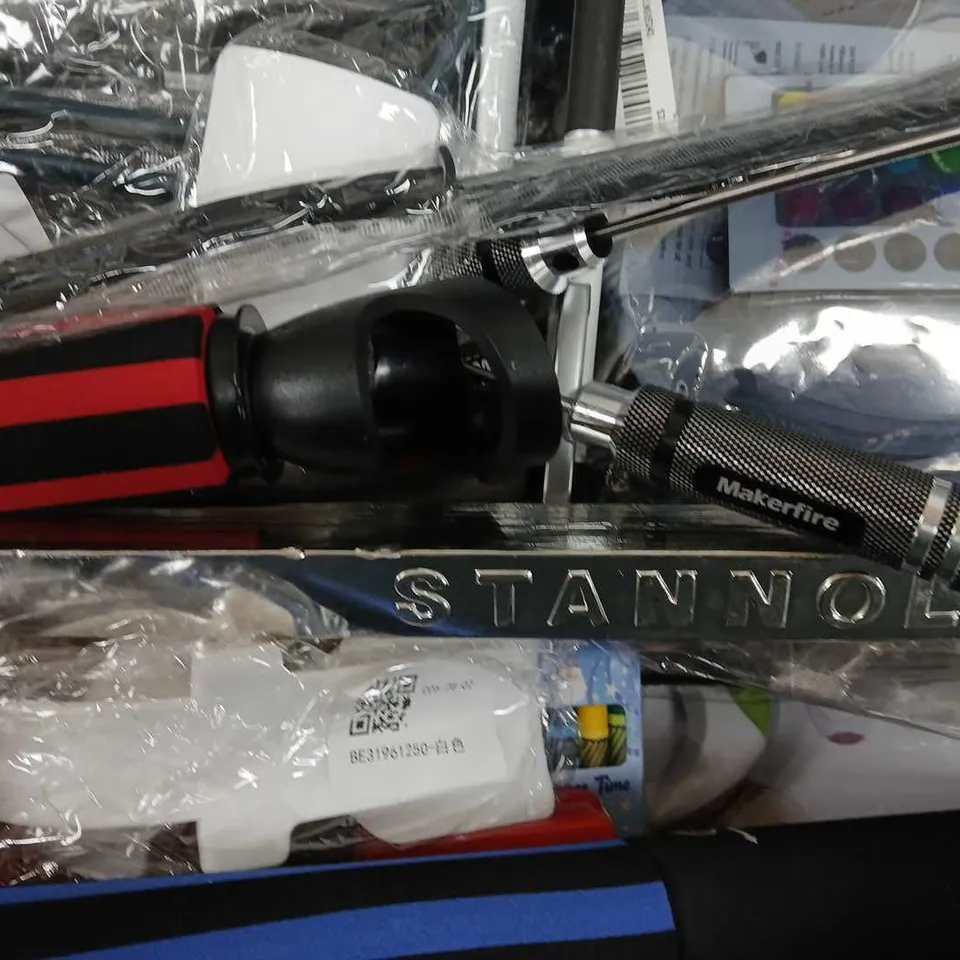 BOX OF APPROXIMATELY 12 ASSORTED ITEMS TO INCLUDE - LED STRIP LIGHTS , FAUCET SPLASH HEAD , BRUSH ETC