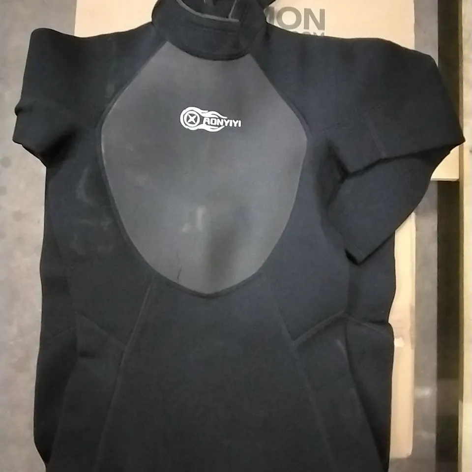 AONYIYI FULL LENGTH WET SUIT IN BLACK - SIZE: XL (NOT BAGGED)