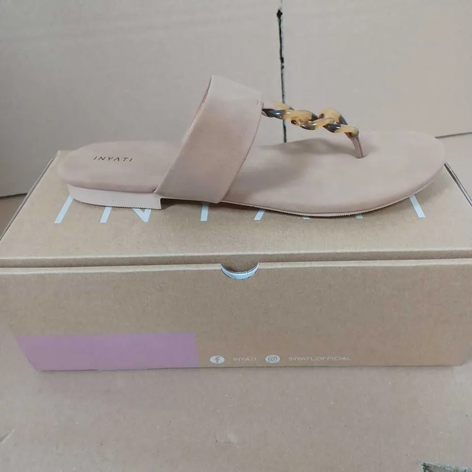 2 X INYATI - LEANDRA THONG STYLE SANDAL IN TOASTED NUT - 6	