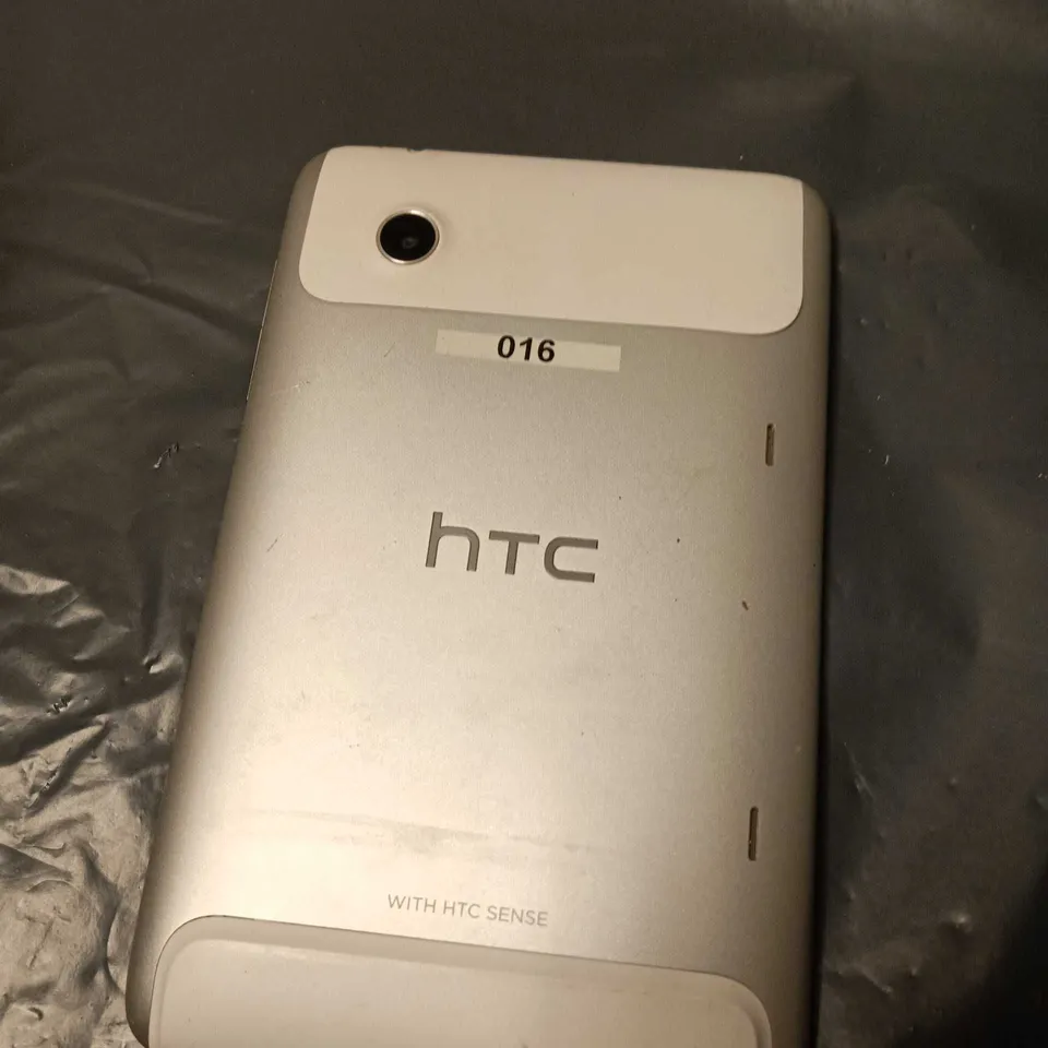 HTC TABLET  – SILVER BACK WITH WHITE CAMERA MODULE 