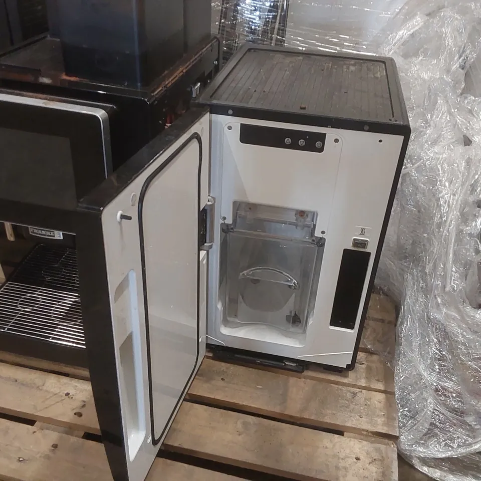 FRANKE A600 COMMERCIAL COFFEE MACHINE WITH MILK CHILLER (2 ITEMS)