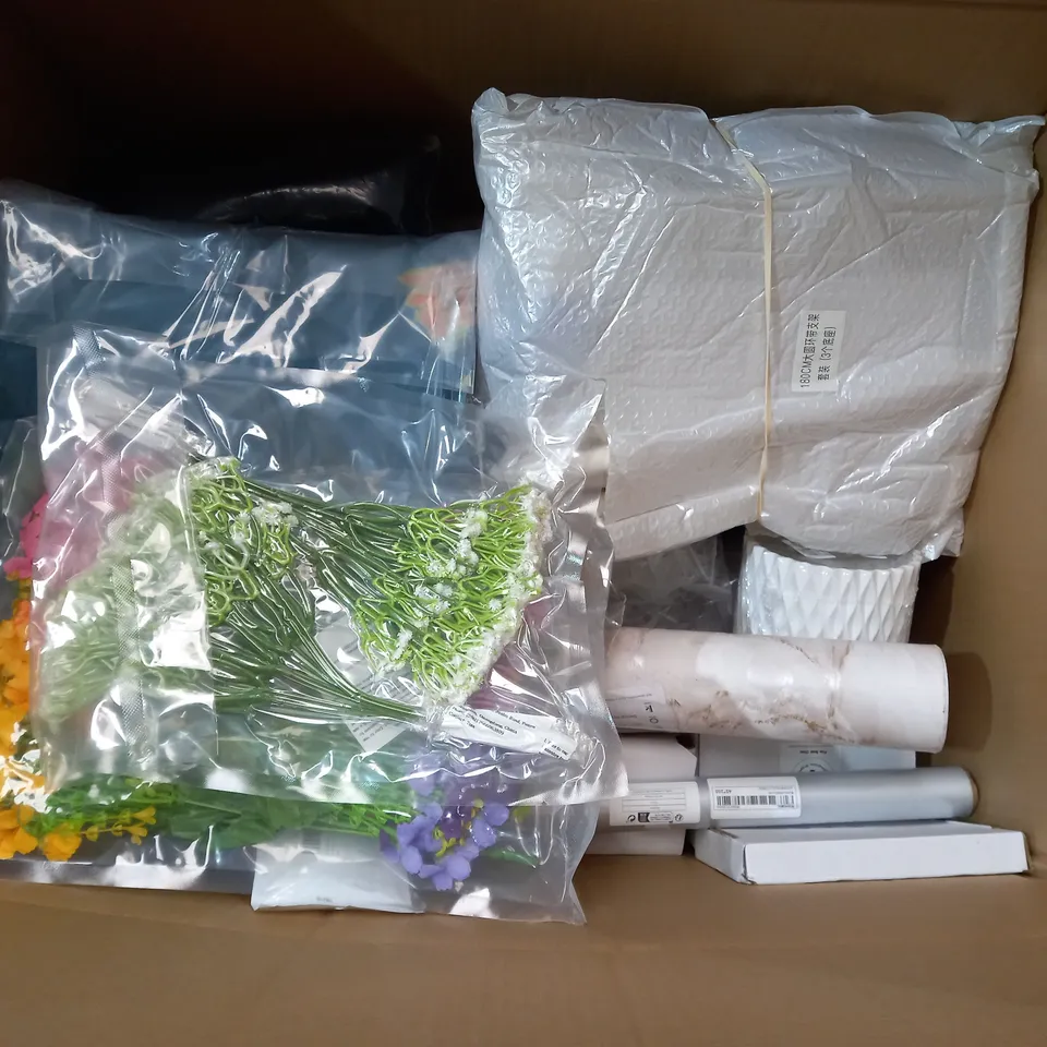 BOX OF APPROXIMATELY 15 ASSORTED ITEMS TO INCLUDE - UNBRANDED HOT WATE BOTTLE - DOGGY WASTE BAGS 80 - DOG BALL THROWING TOY ECT