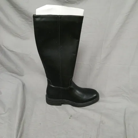 NEW LOOK WOMEN'S BLACK LEATHER KNEE-HIGH BOOTS, UK SIZE 4. UNBOXED