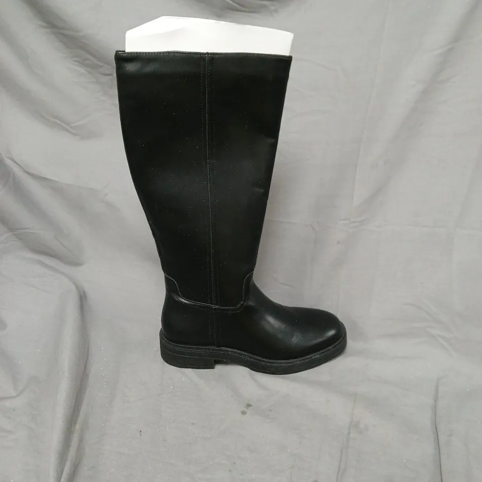 NEW LOOK WOMEN'S BLACK LEATHER KNEE-HIGH BOOTS, UK SIZE 4. UNBOXED