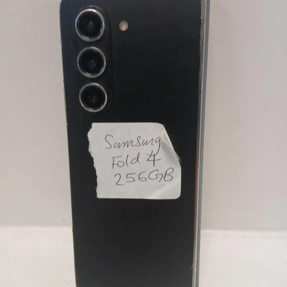 SAMSUNG GALAXY Z FOLD4 256GB – BLACK (FOLD/PHONE) – USED