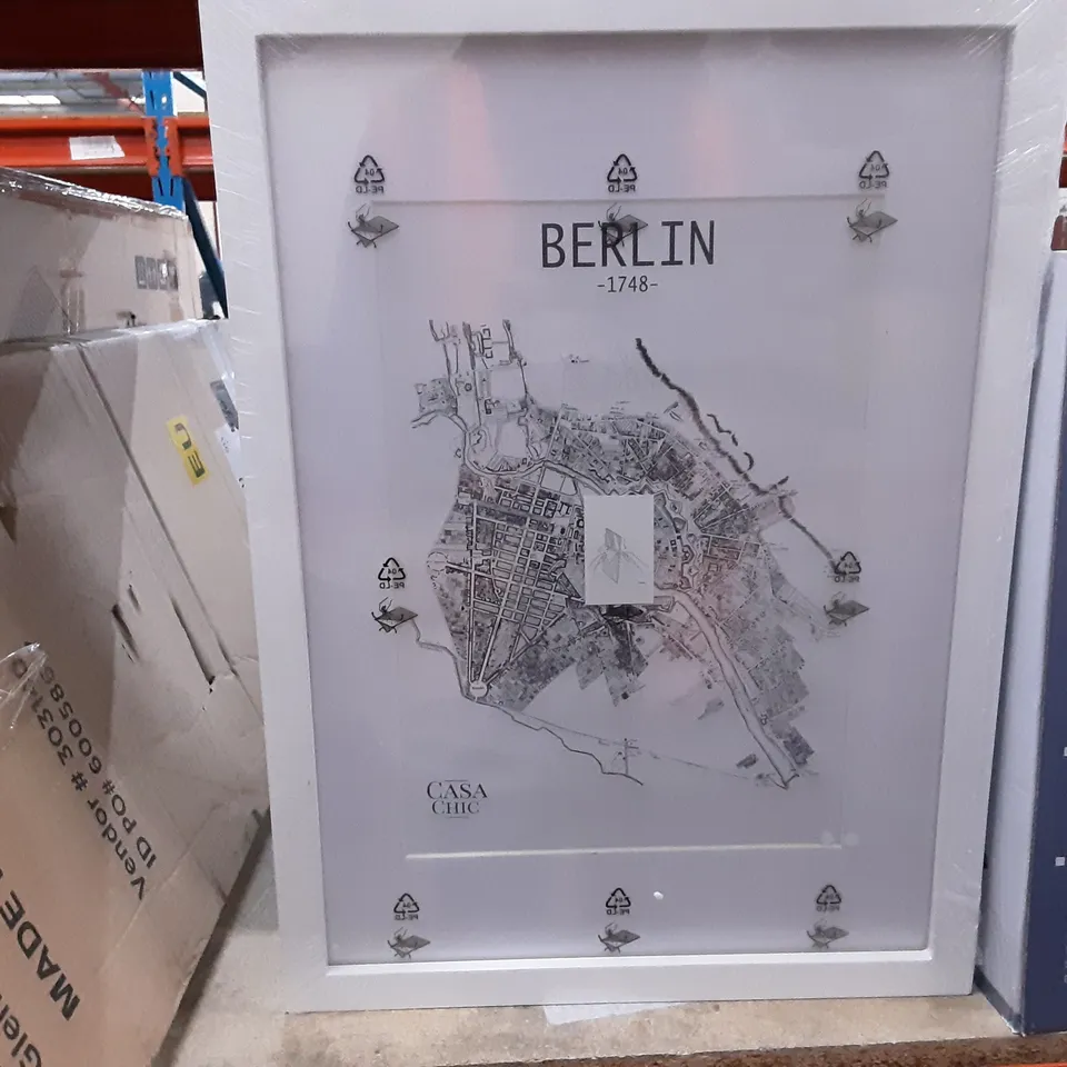 BOXED BERLIN PHOTO FRAME WHITE