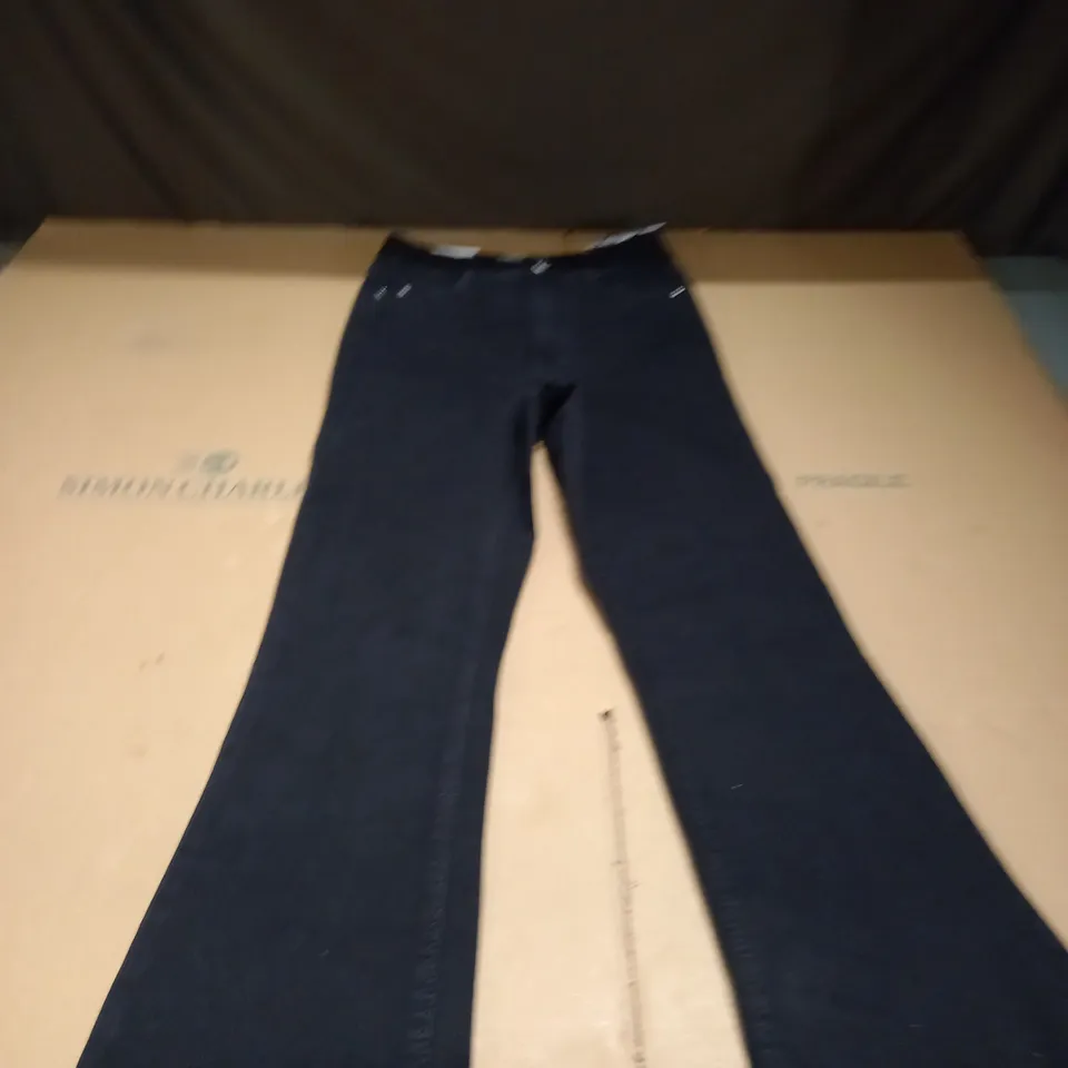 QUINN BOOTCUT JEANS SIZE 8