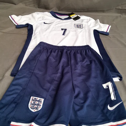 ENGLAND TOP WITH SHORTS SIZE 28